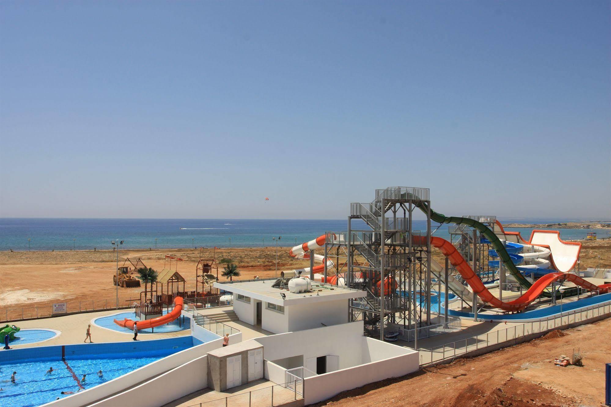 Panthea Village Water Park Semesteranläggning (resort) 4*