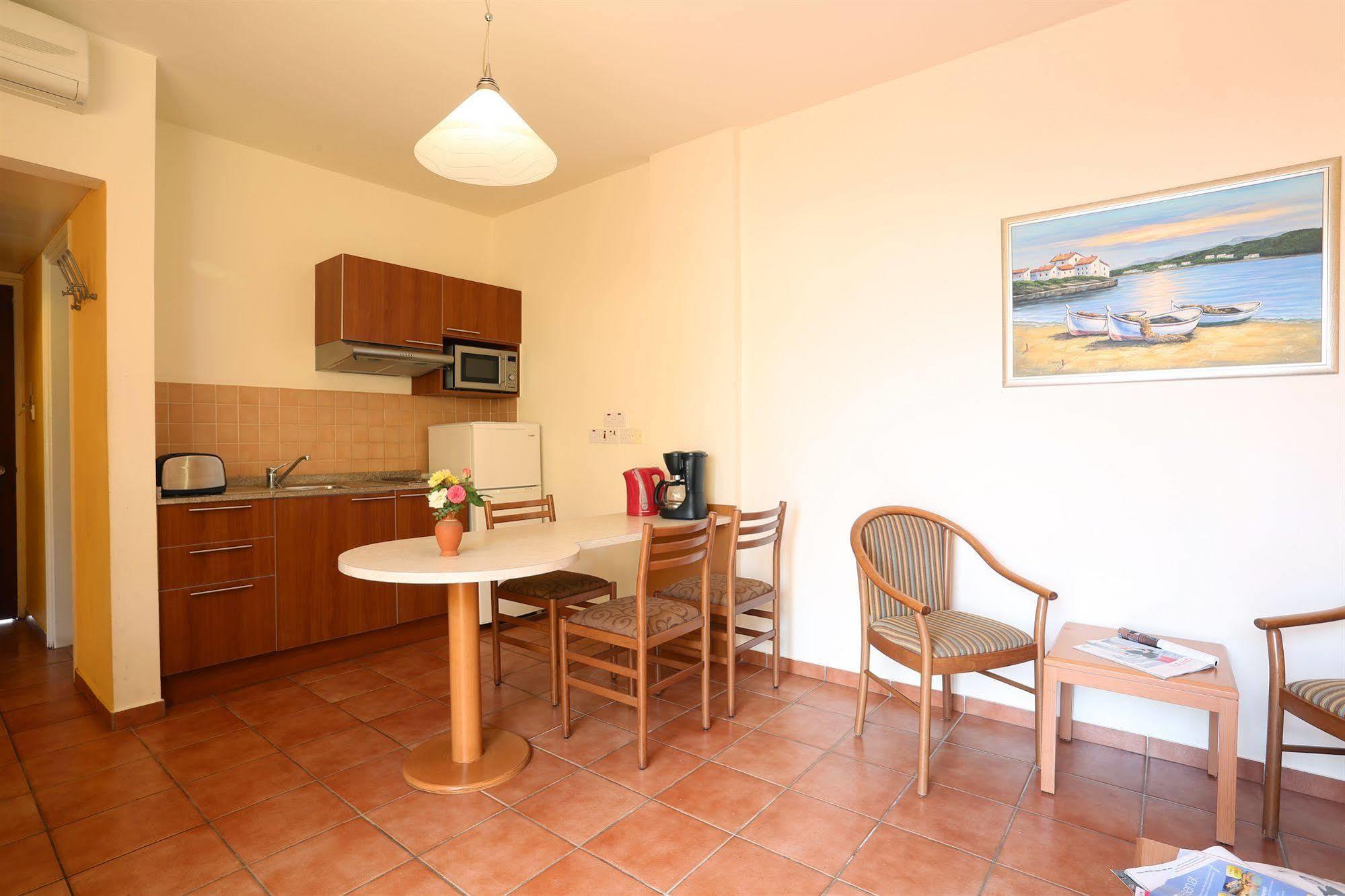 Complex Atlantica Panthea 4*